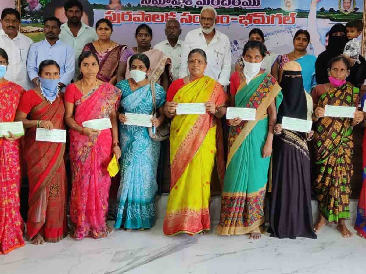 సీఎం కేసీఆర్‌, మంత్రి వేములకు అండగా ఉంటాం..