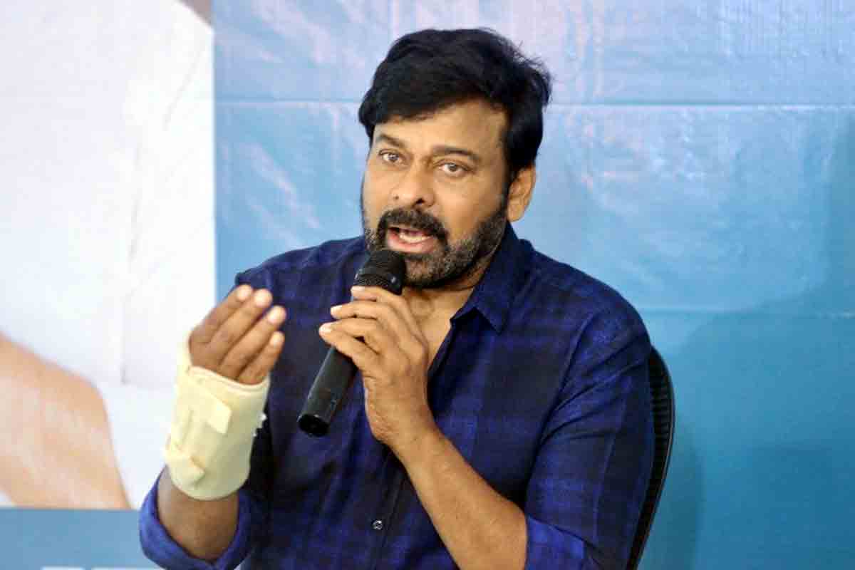 చిరంజీవి చేతికి గాయం.. కంగారు పడుతున్న అభిమానులు..