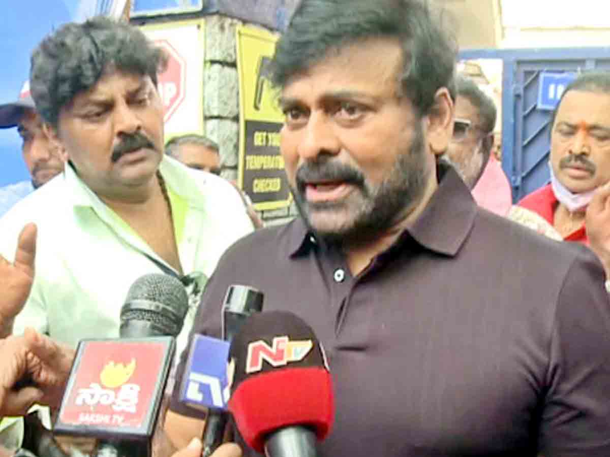 Chiranjeevi: ఓటు హ‌క్కు వినియోగించుకున్న చిరంజీవి..!