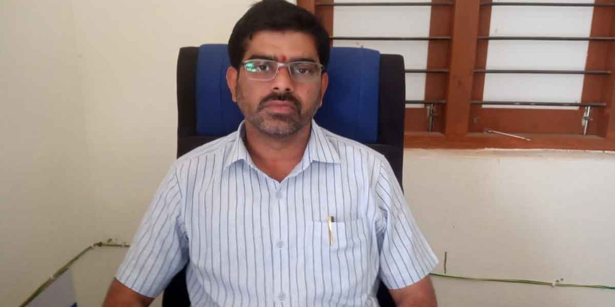 నర్సాపూర్‌ మున్సిపల్‌ కమిషనర్‌పై వేటు