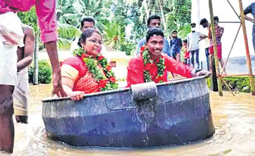 వంటపాత్రలో పెళ్లి వేదికకు..