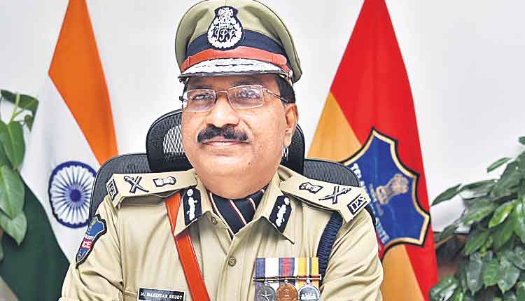 అవసరాలకు తగ్గట్టు పోలీసు సిబ్బంది