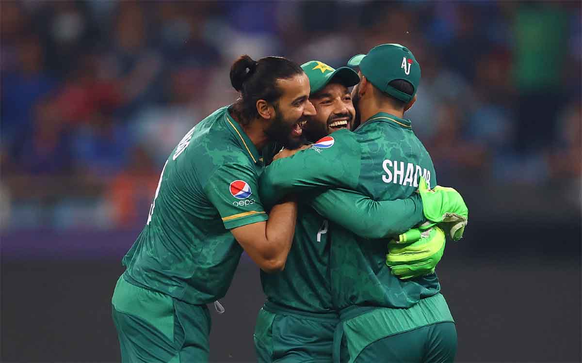 AFG vs PAK : ఆఫ్ఘాన్ జోరు త‌గ్గింది.. పాక్ బౌలింగ్ అదిరింది.. 10 ఓవ‌ర్ల‌కు ఆఫ్ఘాన్ స్కోర్ ఇదీ