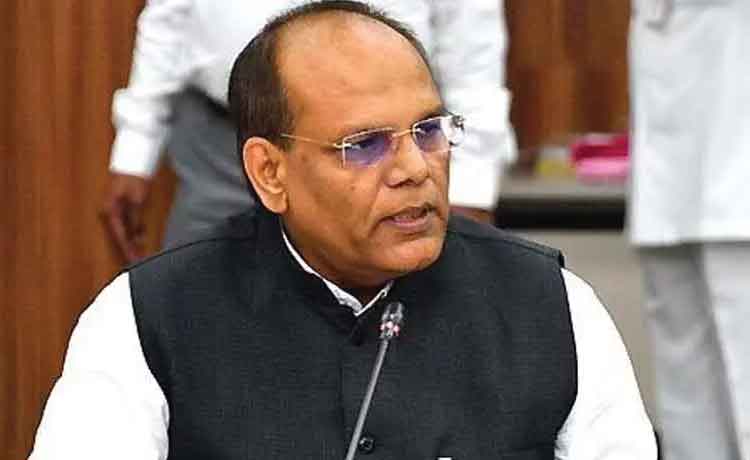 గృహ నిర్మాణ పథకాలపై నివేదిక ఇవ్వండి