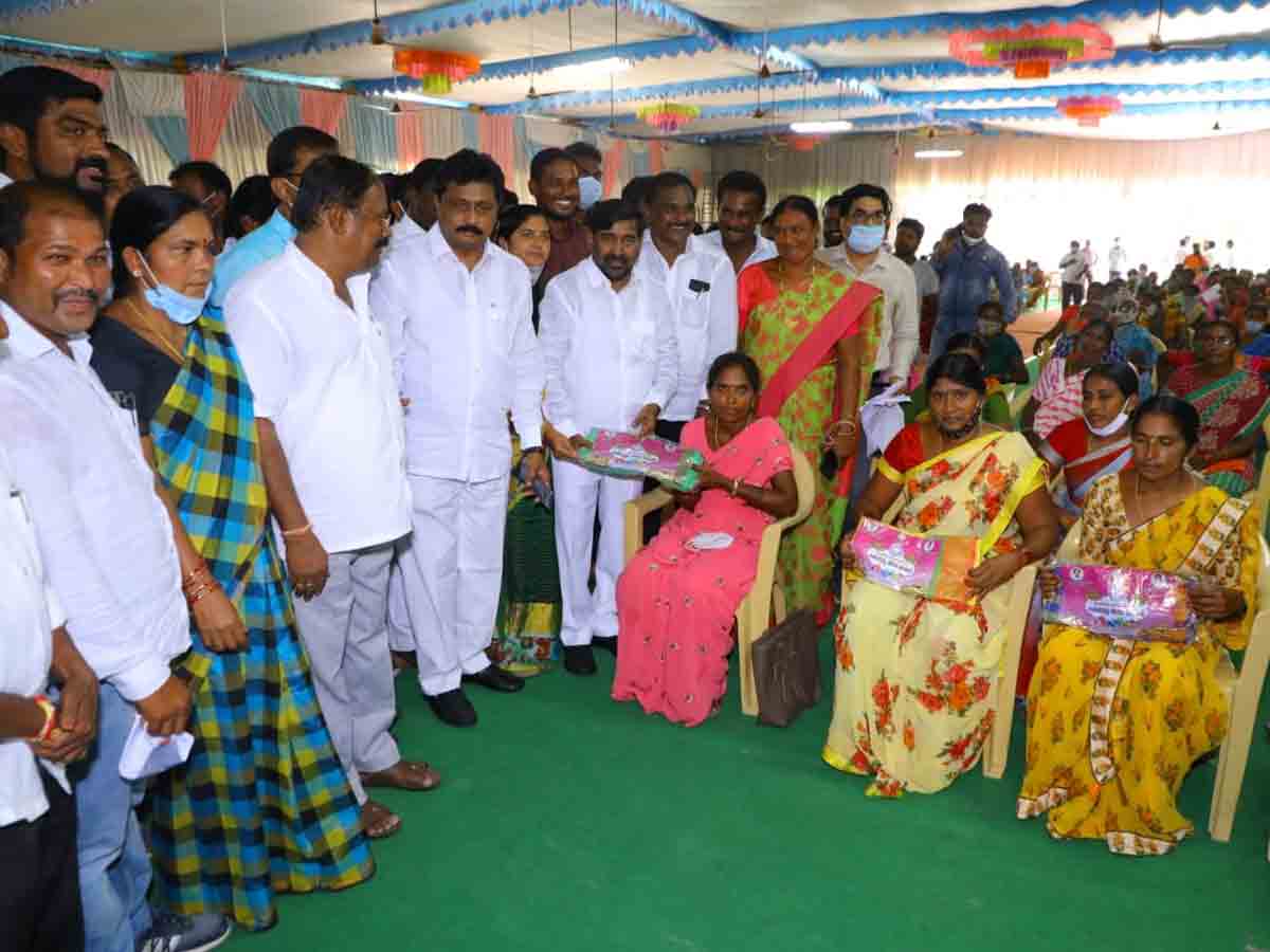 ఆదాయం పెంచుతూ ప్రజలకు పంచే ప్రభుత్వం మాది : మంత్రి జగదీష్‌రెడ్డి