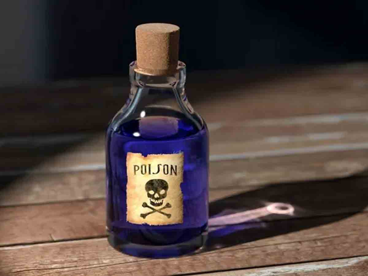 దారుణం : ఎరువుల కొర‌త‌తో రైతు బ‌ల‌వ‌న్మ‌ర‌ణం!