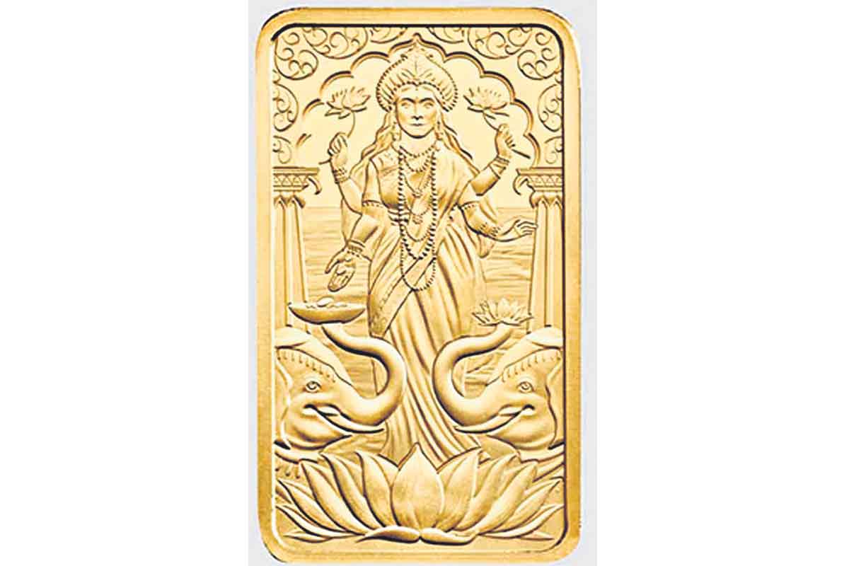 Lakshmi Devi | లక్ష్మీ గోల్డ్‌ బిస్కెట్‌ @ ఇంగ్లండ్‌