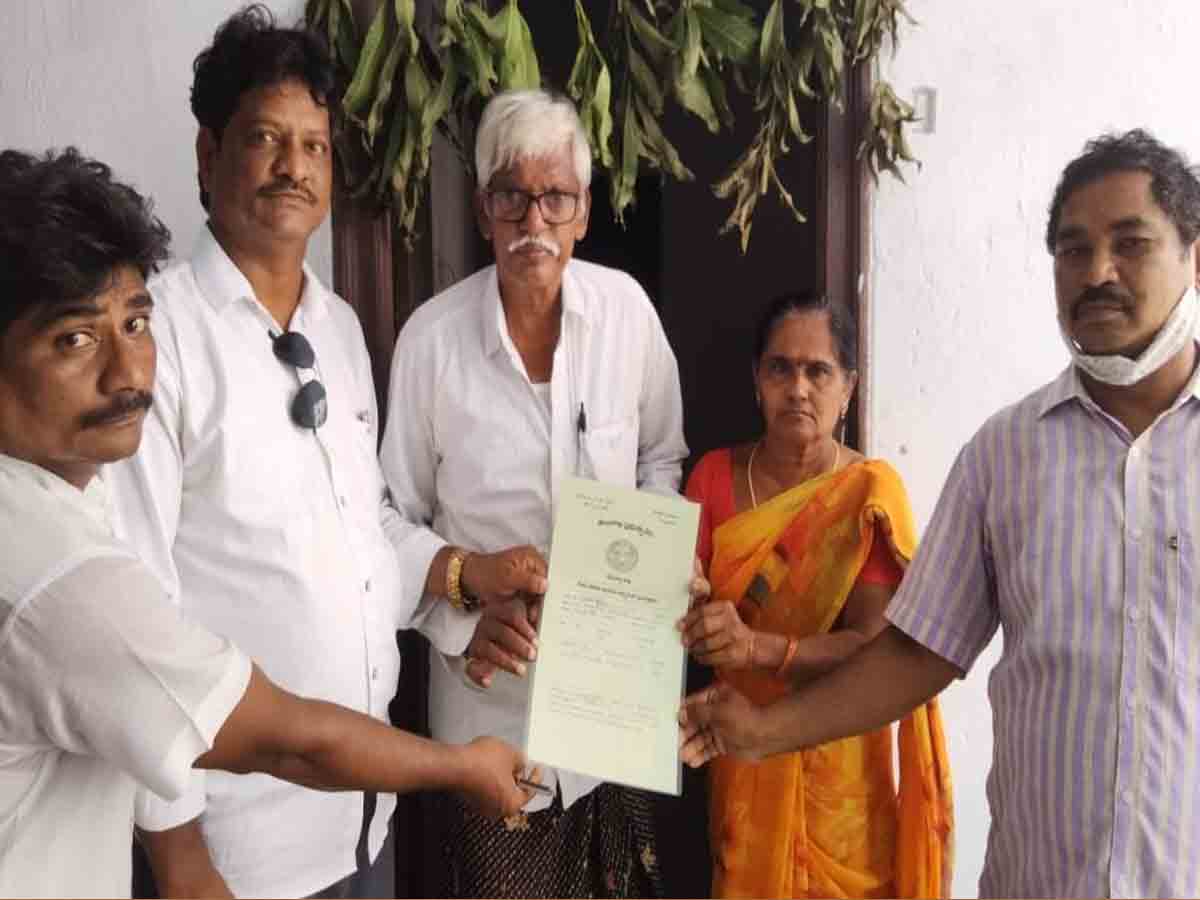 Khammam | లబ్దిదారులకు డబుల్ బెడ్ రూమ్ పట్టాల పంపిణీ..