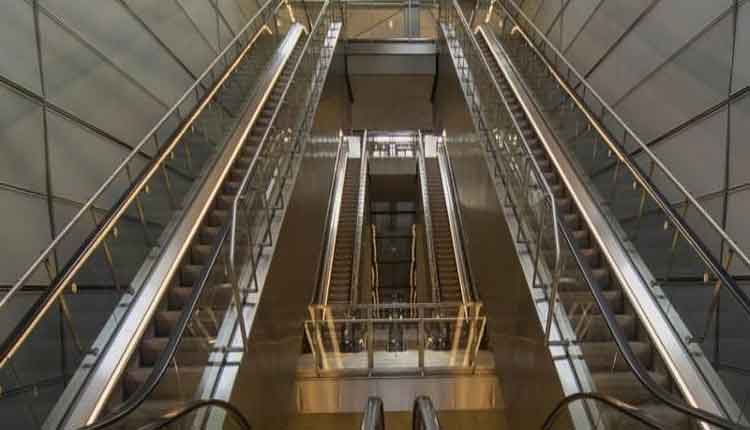 జీఎమ్మార్‌ ఎయిర్‌పోర్ట్‌కు 5లక్షల జరిమానా