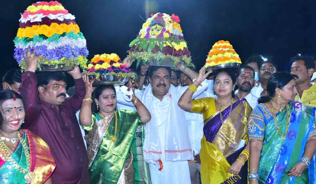 Warangal | వరంగల్‌లో బతుకమ్మ సంబరాల్లో పాల్గొన్న మంత్రి ఎర్రబెల్లి దయాకర్‌రావు