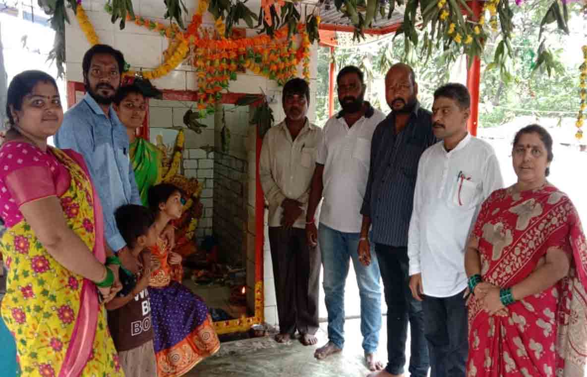 Singareni | కనకదుర్గమ్మ ఆలయంలో పూజలు చేసిన సినీ నటుడు ఫిష్ వెంకట్..