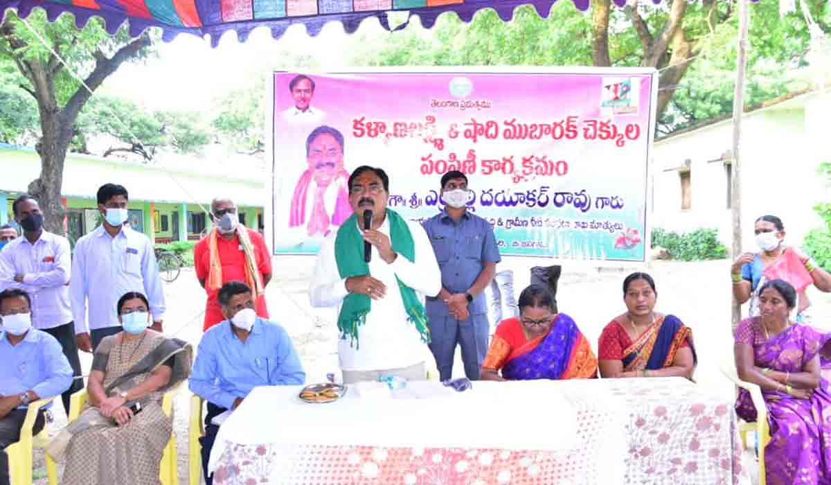 దేవరుప్పులలో ఉచిత వైద్య శిబిరం.. ప్రారంభించిన మంత్రి ఎర్రబెల్లి దయాకర్రావు