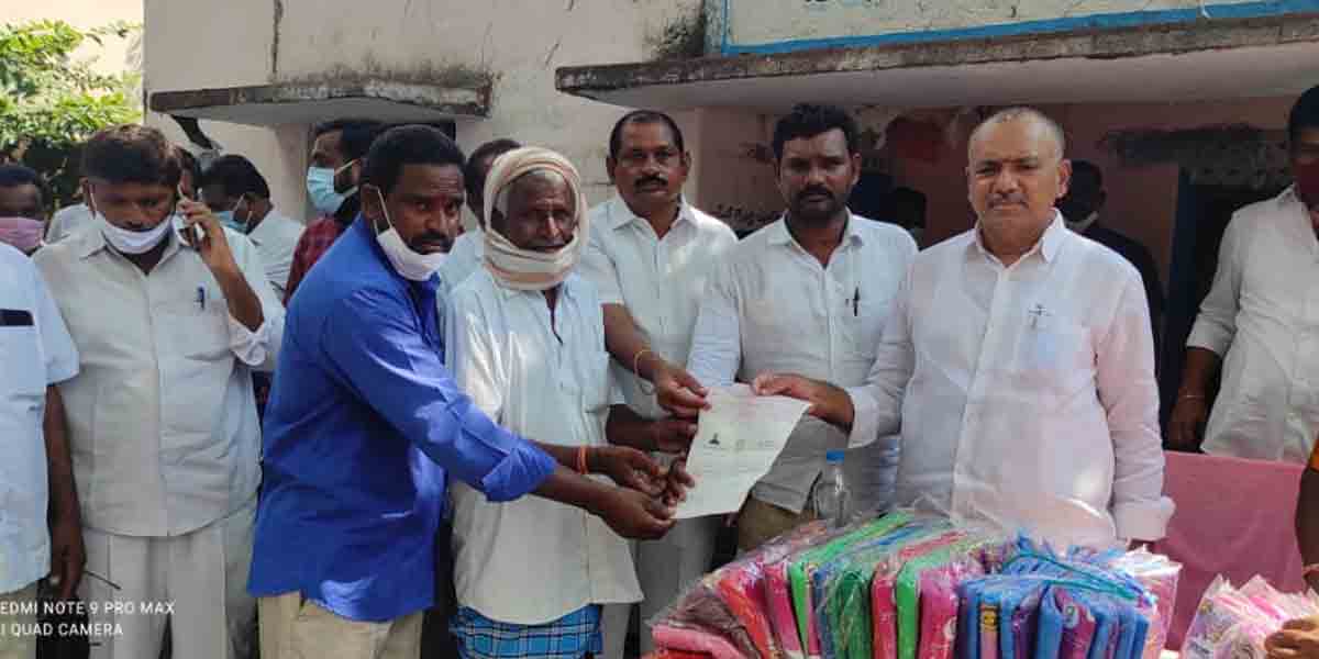 కల్యాణ లక్ష్మి చెక్కులు పంపిణీ చేసిన ఎమ్మెల్యే గండ్ర