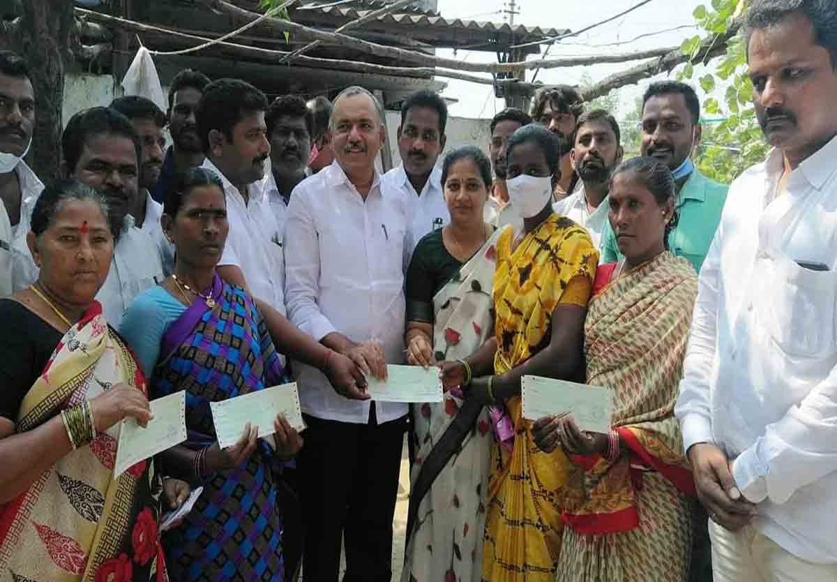 MLA | పేదింటి ఆడపడుచులకు పెద్ద దిక్కు సీఎం కేసీఆర్ : ఎమ్మెల్యే గండ్ర వెంకటరమణారెడ్డి..