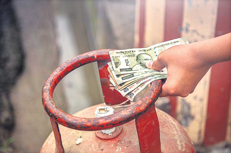 మళ్లీ ‘బండ’ పడింది!