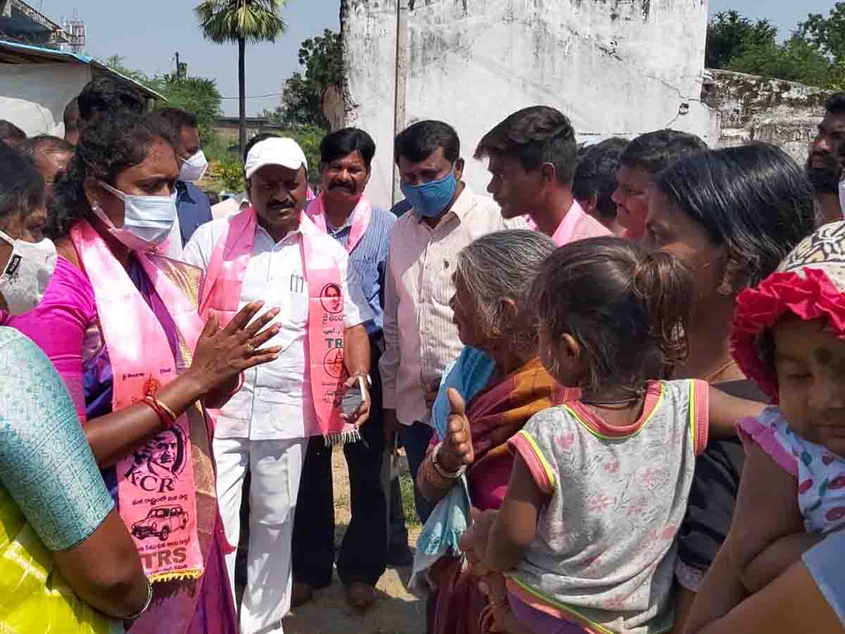 HUZURABAD | గెల్లు శ్రీనివాస్‌యాద‌వ్‌ను భారీ మెజార్టీతో గెలిపించండి: గెల్లు శ్వేత‌