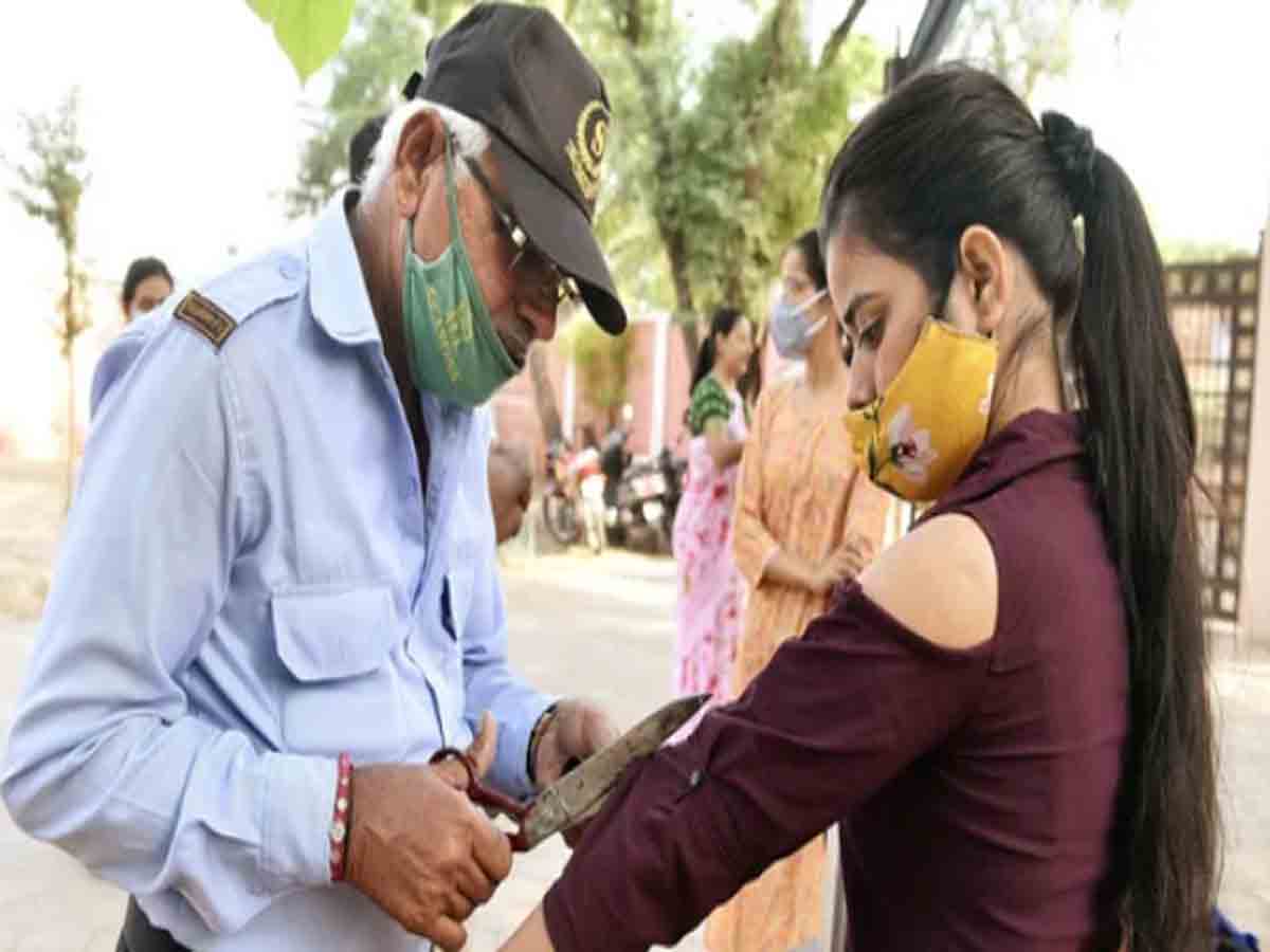 యువతి స్లీవ్‌లు కత్తిరించడంపై.. మహిళా కమిషన్‌ ఆగ్రహం