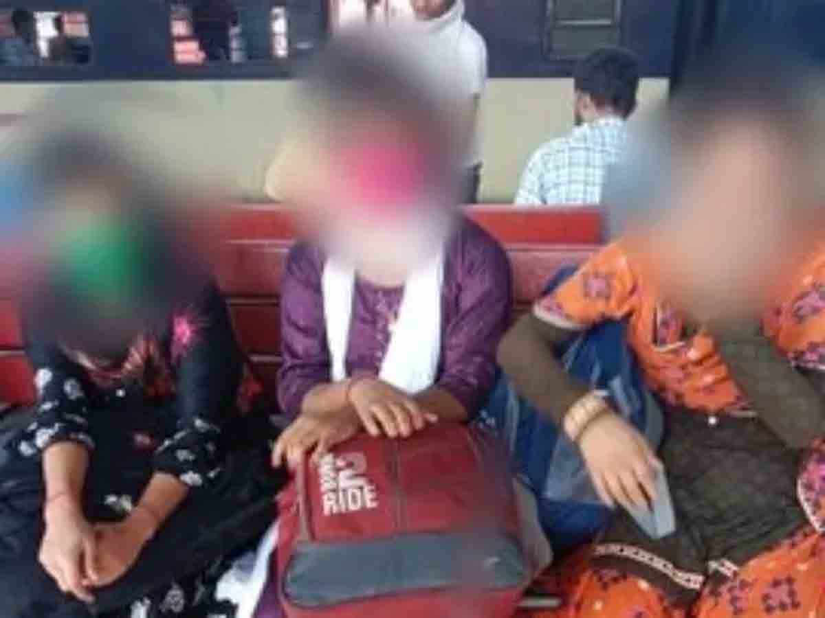 బాలిక‌ల అక్ర‌మ ర‌వాణా రాకెట్ ర‌ట్టు : ఐదుగురు బాలిక‌ల‌ను కాపాడిన డీసీడ‌బ్ల్యూ