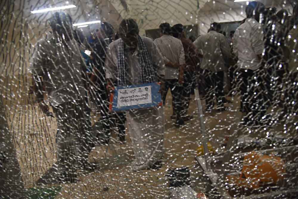 ఏపీలో టీడీపీ ఆఫీసులపై వైసీపీ దాడులు