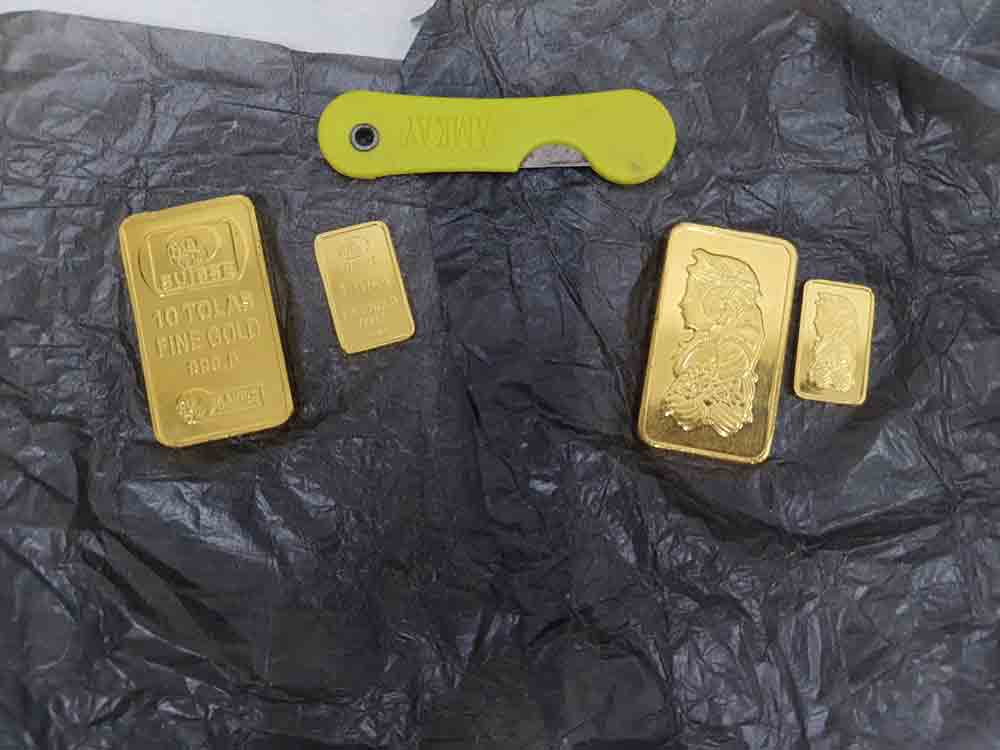 శంషాబాద్‌లో బంగారం పట్టివేత