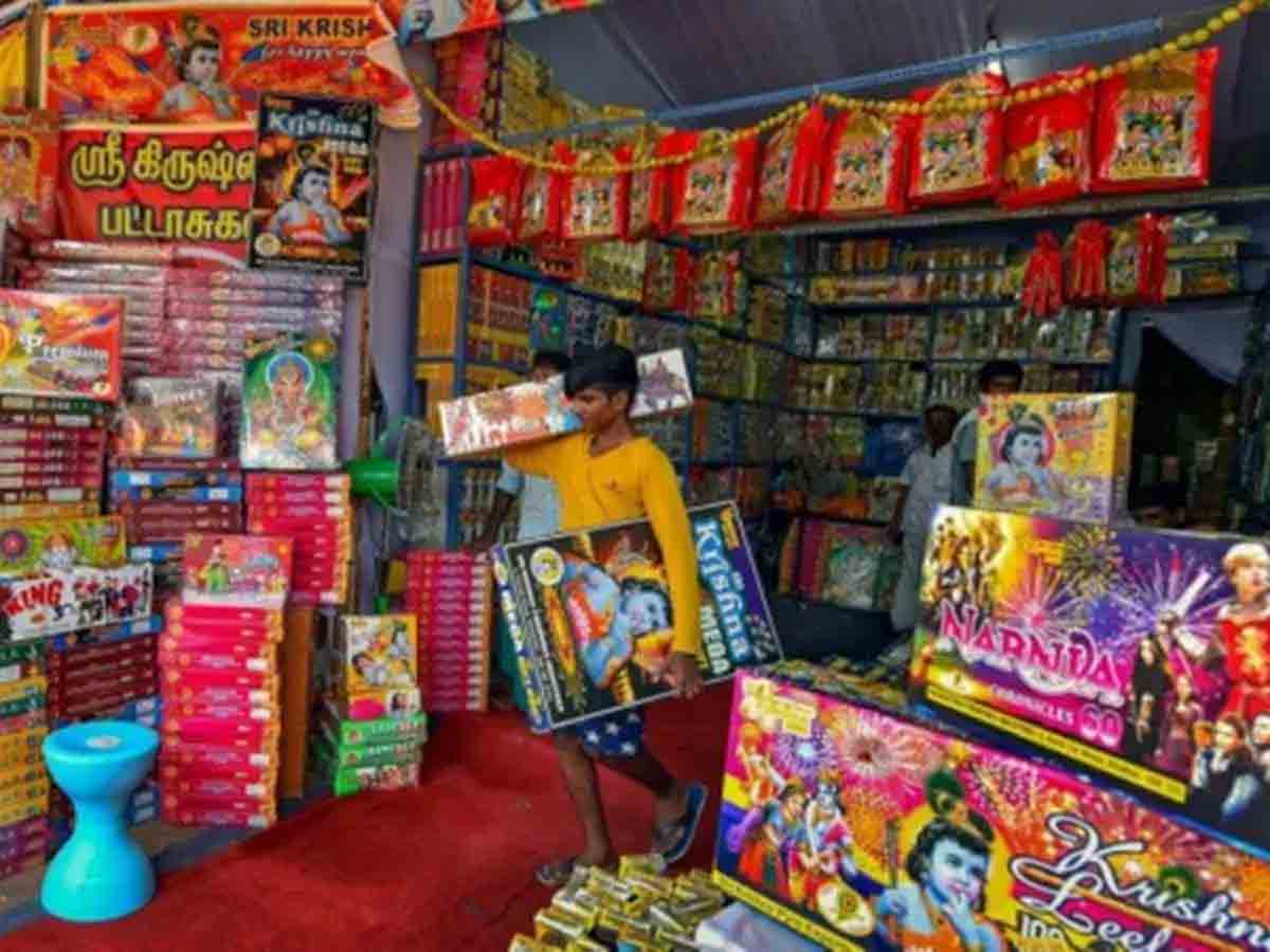 Diwali Fireworks : గ్రీన్ క్రాక‌ర్స్‌తో ధ‌ర‌ల మంట‌!