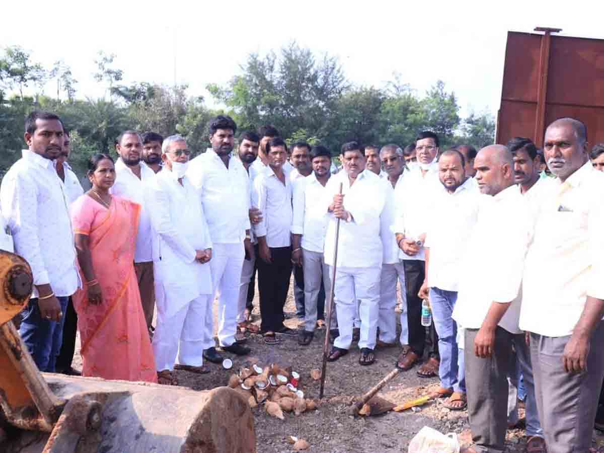 గ్రామీణ రోడ్లకు మహర్దశ : ఎమ్మెల్యే గూడెం