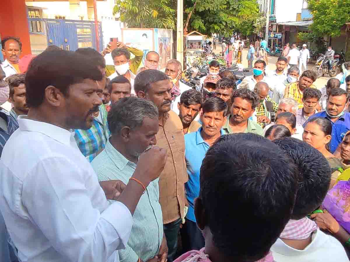 Huzurabad | అడ్డా కూలీల స‌మ‌స్య‌ల‌న్నీ ప‌రిష్క‌రిస్తాం.. కారు గుర్తుకే ఓటేయండి..: ఎమ్మెల్యే గువ్వ‌ల బాల‌రాజు