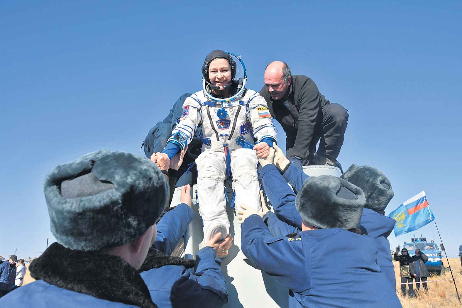 రోదసిలో షూటింగ్‌.. సురక్షితంగా తిరిగొచ్చిన యూనిట్‌