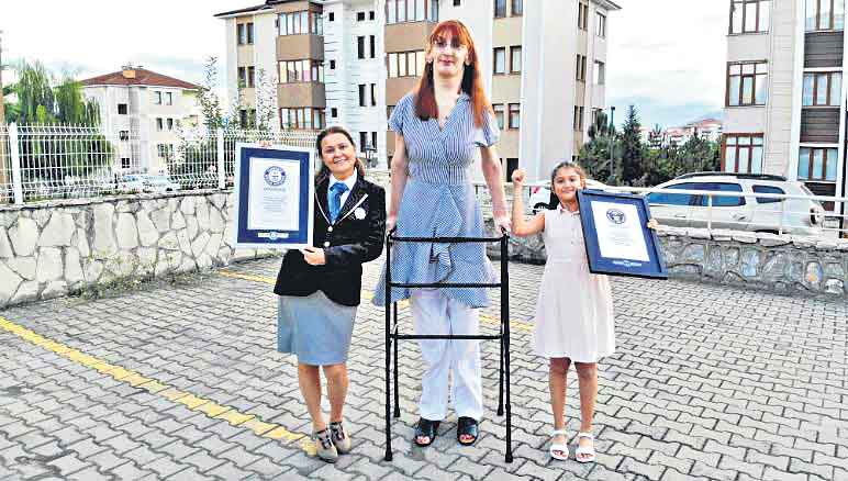 ఈ మహిళ ప్రపంచంలోనే అత్యంత పొడగరి