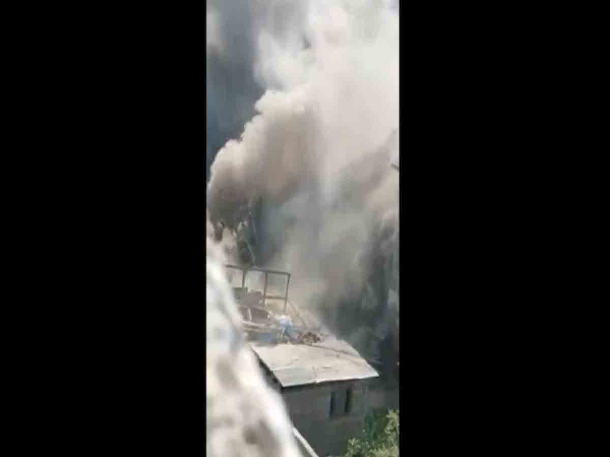 ఉగ్రవాదులు దాగి ఉన్న ఇంటిని పేల్చేసిన భద్రతా దళాలు