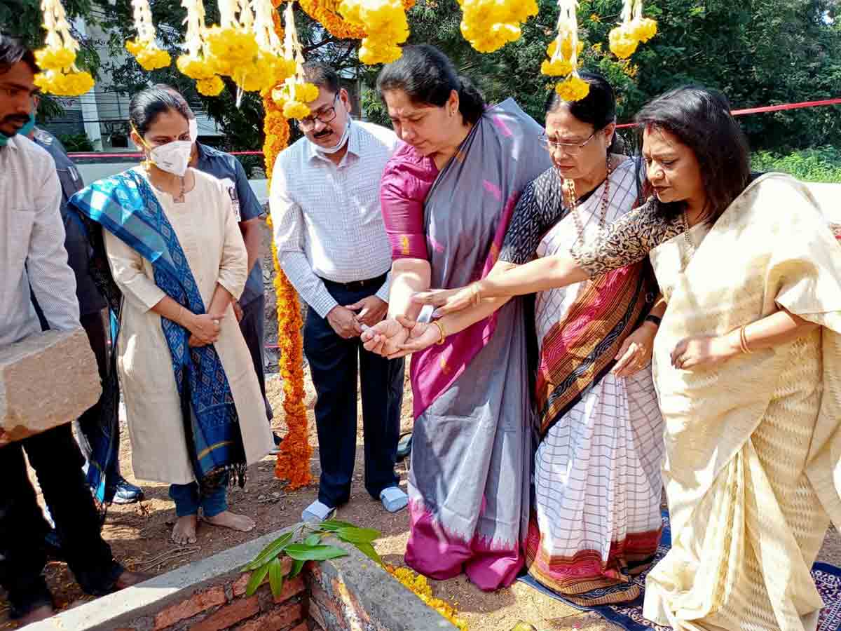 Hyderabad | సఖీ కేంద్రానికి శంకుస్థాపన చేసిన మంత్రి సత్యవతి