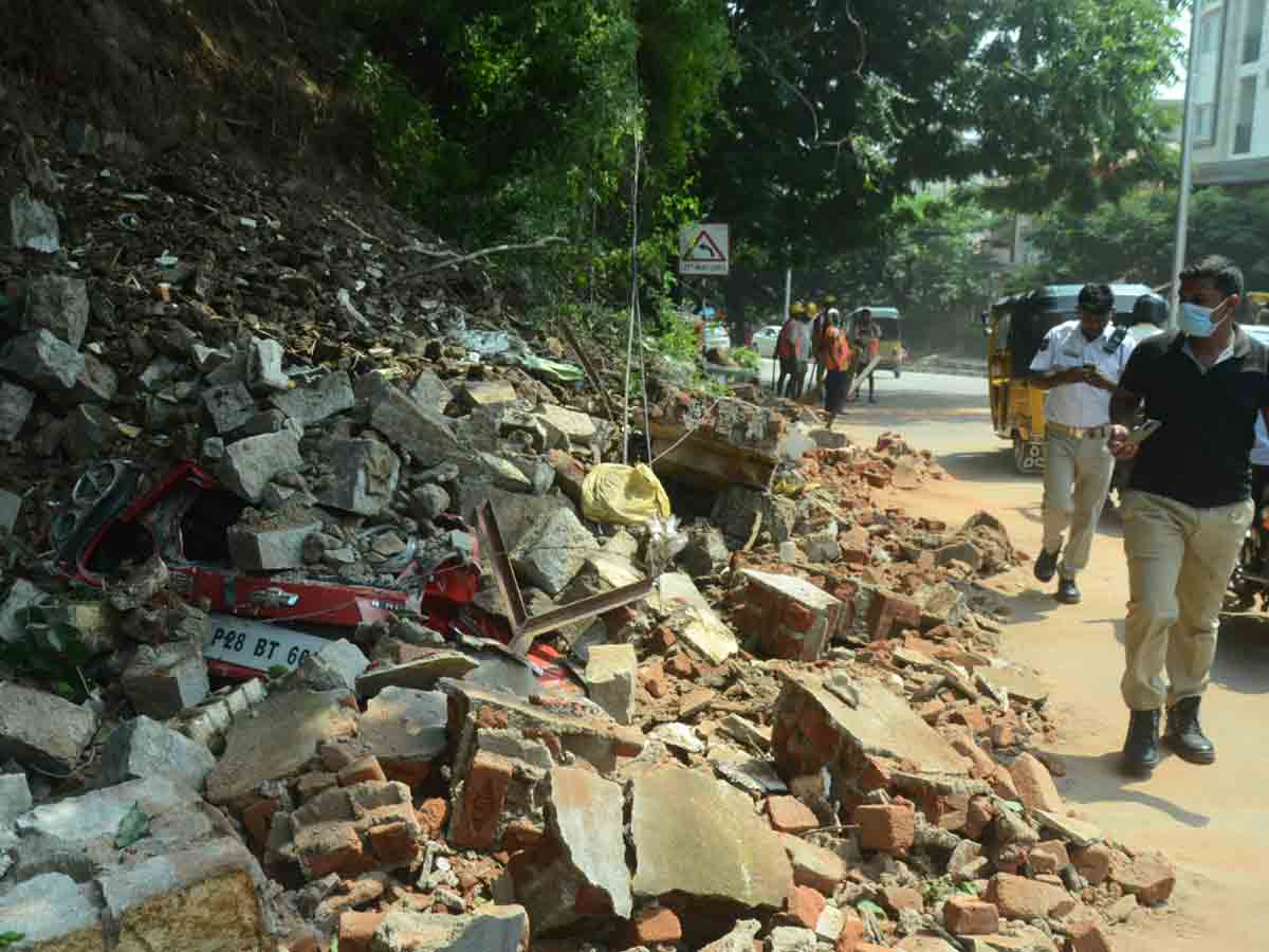 Hyderabad |కూలిన ప్రహరీ గోడ రెండు కార్లు ధ్వసం