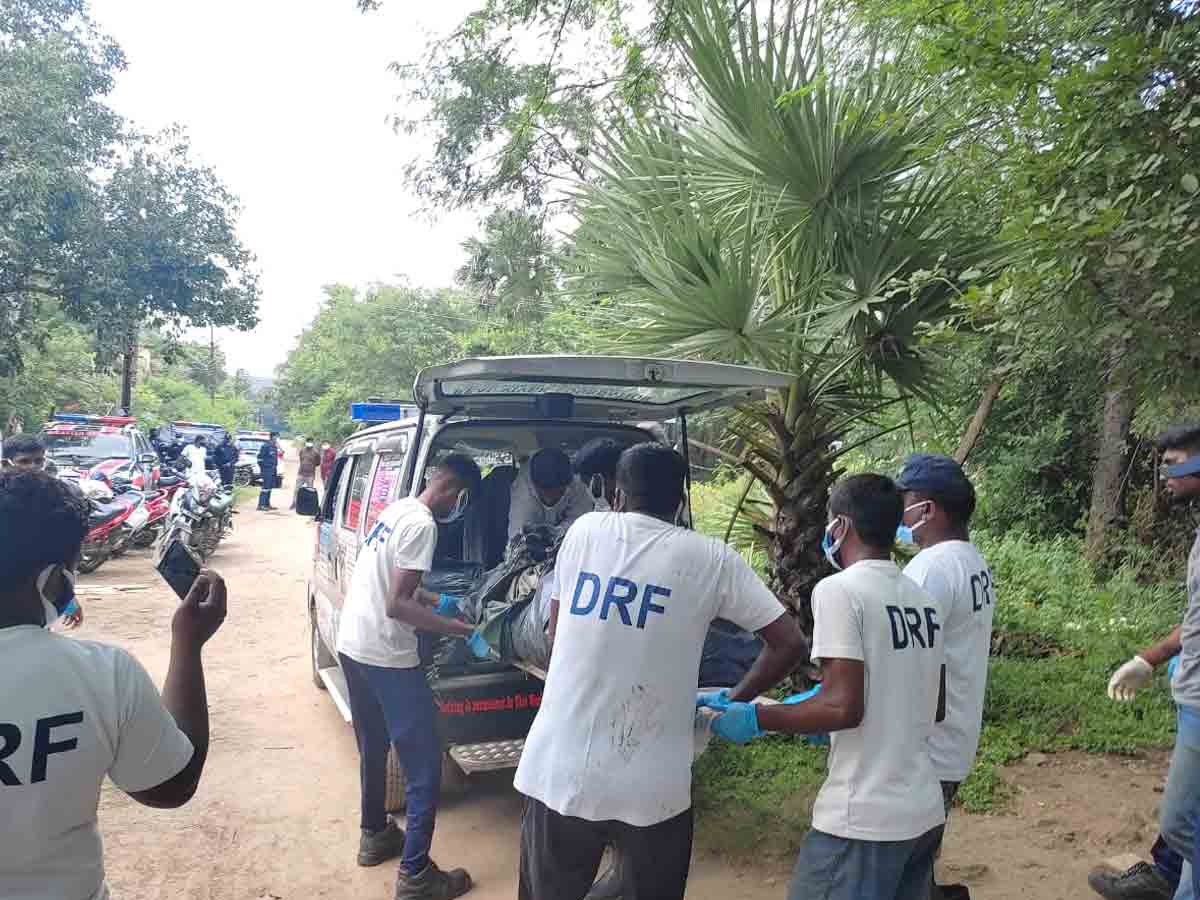 ఐడీపీఎల్ కాలనీ నాలాలో మోహన్‌రెడ్డి మృతదేహం లభ్యం