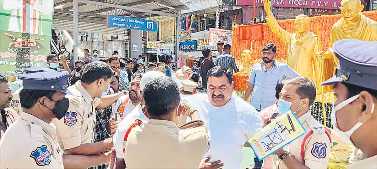 నివాళి పేరుతో ఉద్రిక్తతలా!