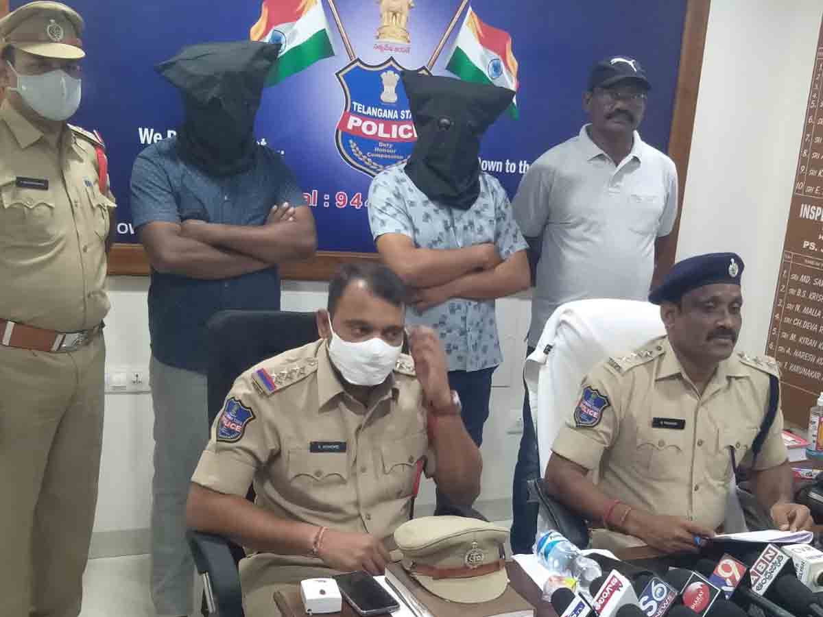 Crime news : రౌడీషీటర్ హత్య కేసులో ఇద్దరి అరెస్ట్