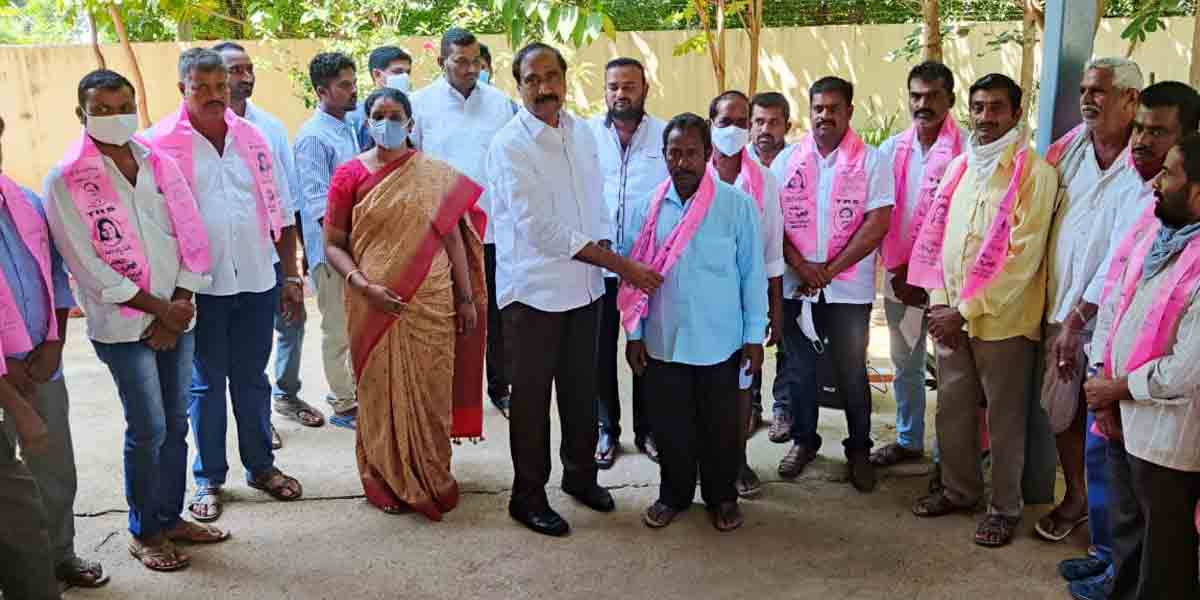 కాంగ్రెస్ నుంచి టీఆర్‌ఎస్‌లోకి చేరికలు