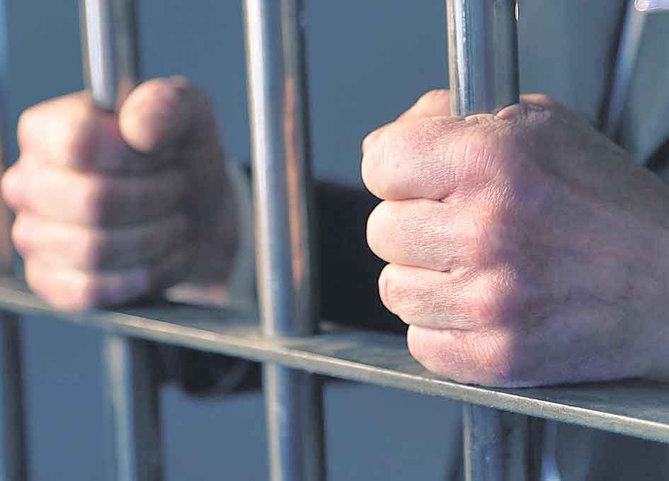 ఎఫ్‌డీలు కాజేసుడు జైల్లో నేర్చుకొని..