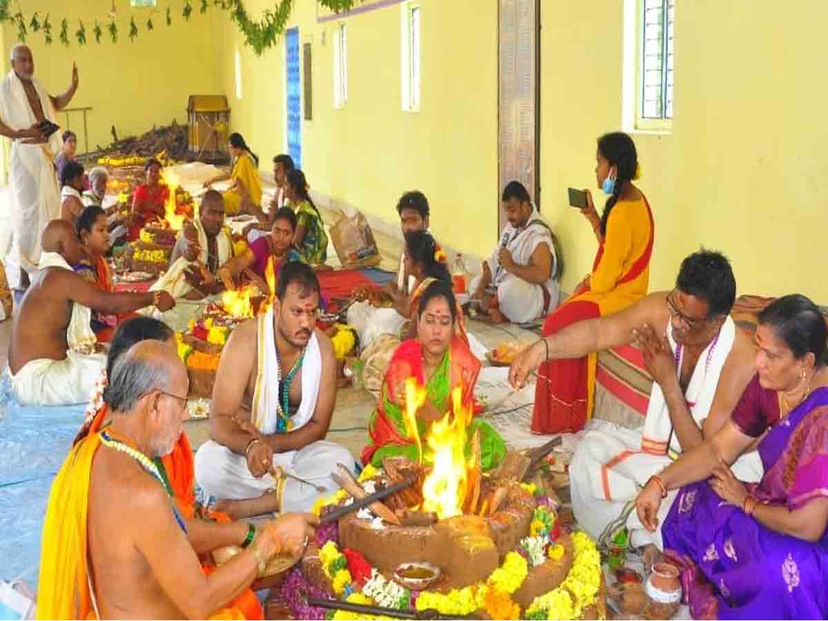 sharannavarathotsavalu | శ్రీకనకదుర్గాదేవి అలంకారంలో  దర్శనమిచ్చిన అమ్మవారు..