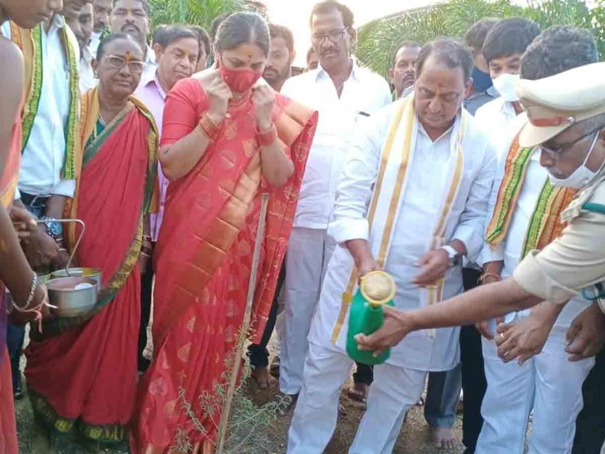 జమ్మి మొక్కను నాటిన మంత్రి ఇంద్రకరణ్‌ రెడ్డి