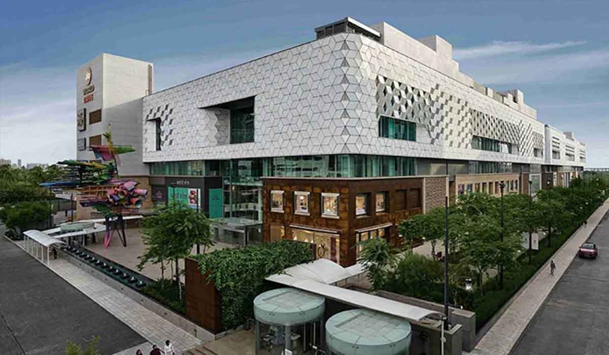 జియో వ‌రల్డ్ డ్రైవ్ మాల్‌ను ప్రారంభించిన రిల‌య‌న్స్‌