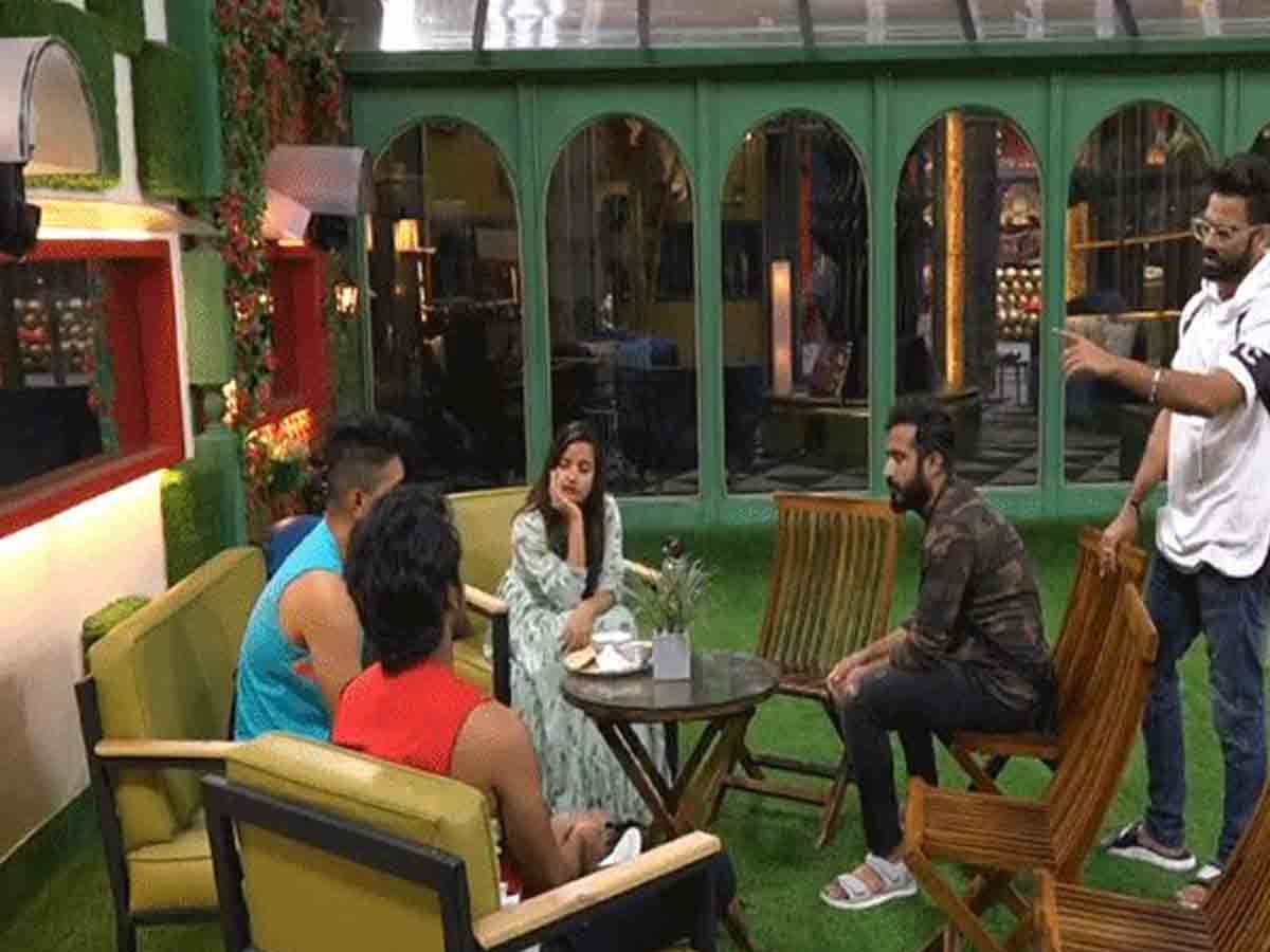 Kajal: మిడిల్ ఫింగ‌ర్ చూపించ‌డంతో రాజుకున్న గొడ‌వ‌.. క‌ట్ చేస్తాన‌న్న ప్రియాంక‌