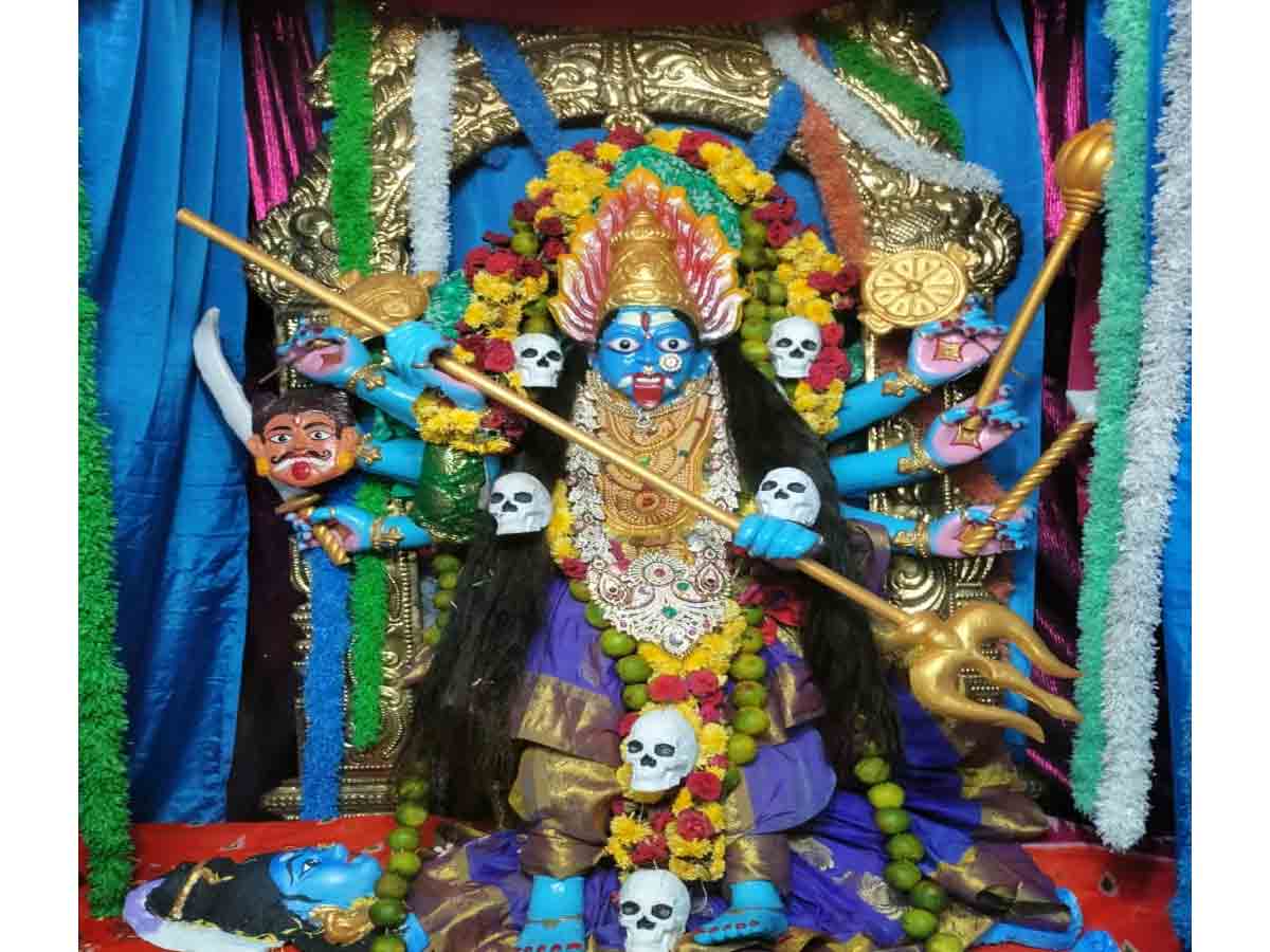 Aswaraopeta | కాళికాదేవి అవతారంలో అమ్మవారు..