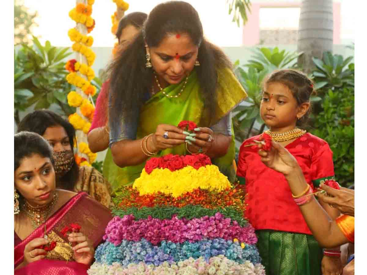 Burj Khalifa | రేపు దుబాయిలోని బూర్జ్ ఖలీఫాపై బతుకమ్మ ప్రదర్శన