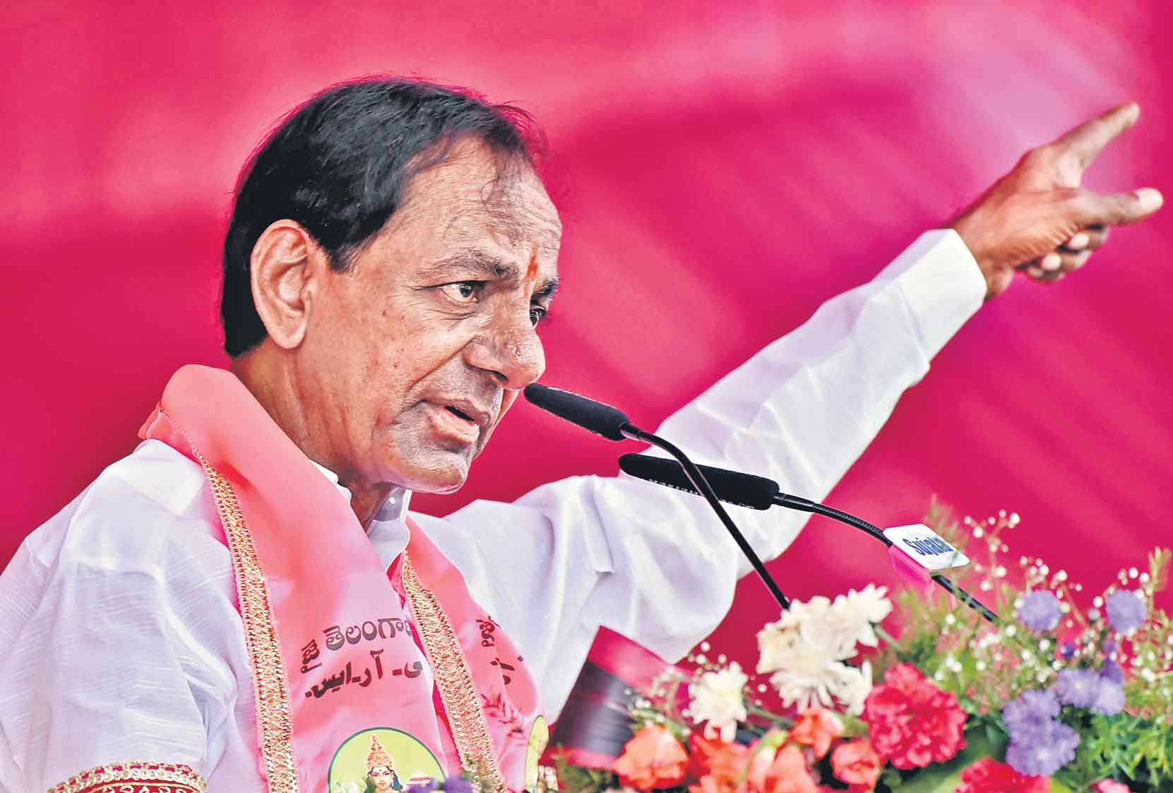 ఈసీ పరిధి దాటుతున్నది