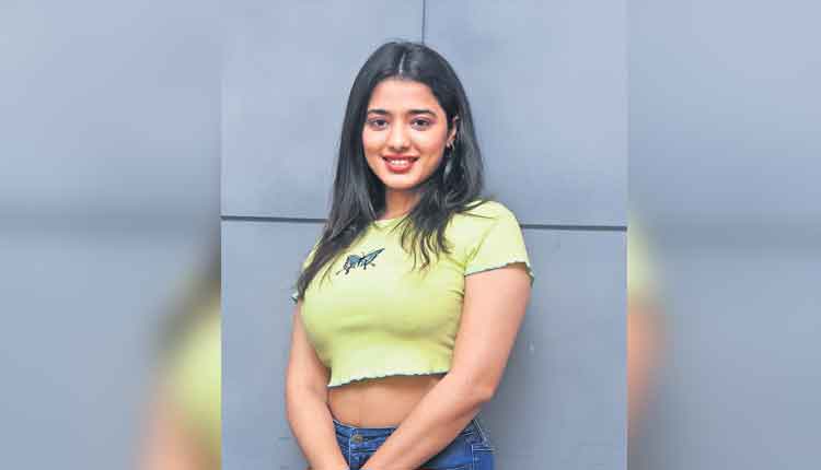 జీవితకథల్లో నటించాలి