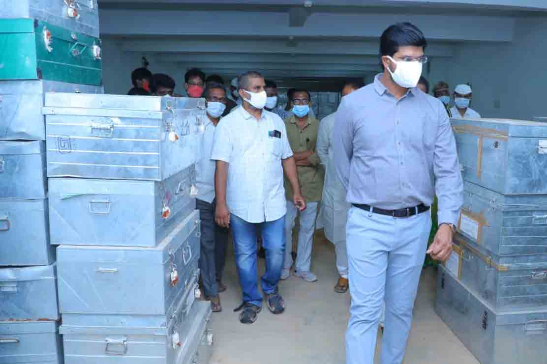EVMs | ఈవీఎంలను తనిఖీ చేసిన జిల్లా కలెక్టర్..