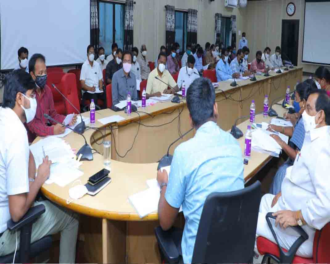 Khammam | రైతులను ప్రత్యామ్నాయ పంటలవైపు మళ్లించాలి : జిల్లా కలెక్టర్ వీ.పీ.గౌతమ్..