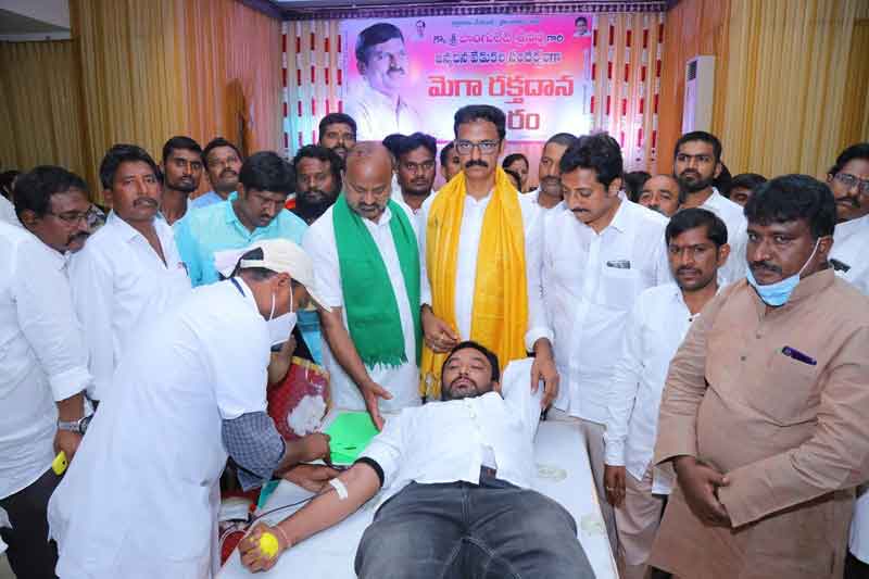 ప్రజాభిమానాన్ని చూరగొన్న ‘పొంగులేటి’