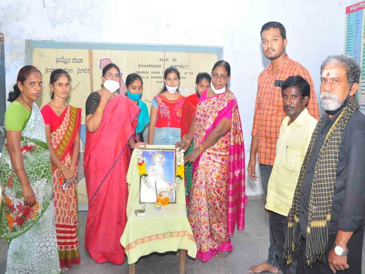 Khammam | జిల్లా కేంద్ర గ్రంథాలయంలో ఘనంగా వాల్మీకి జయంతి వేడుకలు..