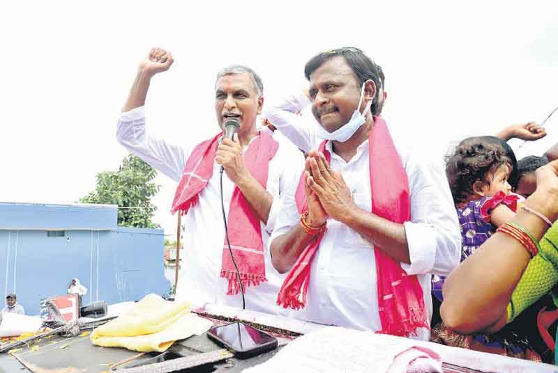 సంపెటోళ్లా..కాపాడేటోళ్లా..?